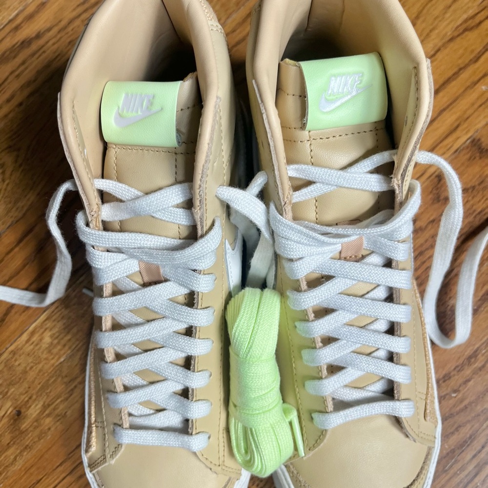 Nike Women's Sneakers in Beige and Neon Green